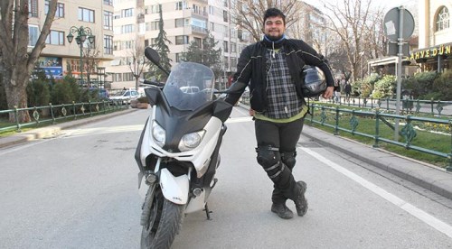Bu bir tutku, yaz kış biniyoruz