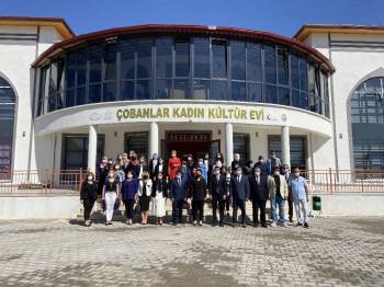 Bu Ev Sadece ’Kadınlara’ Hizmet Edecek
