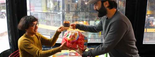 Bu kafenin gelirine sokak hayvanları da ortak