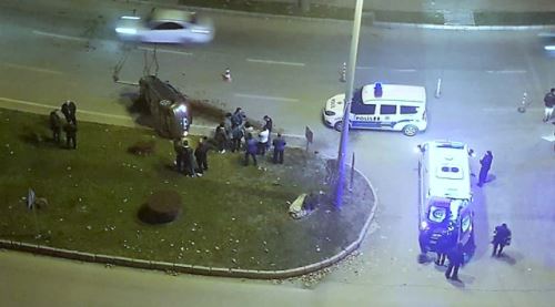 Bu kazayı ufak sıyrıklarla atlattılar