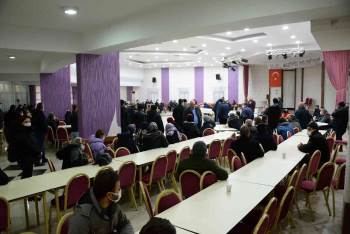 Bu Kuyruğun Sebebi Düğün Salonu Kiralamak İçin
