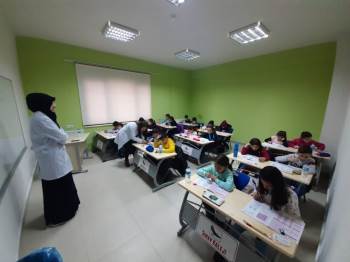 Bu Kuyruğun Sebebi Sadece Çocuklarını Sınava Sokabilmek
