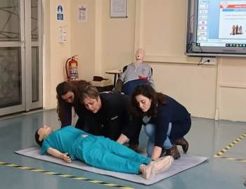 Bu Merkezde Öğretmenler İlk Yardım Eğitimi Alıyor
