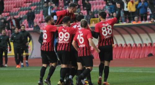 Bu mücadele alkışlanır