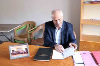 Bu Muhtarın Tek Rakibi Kendisi
