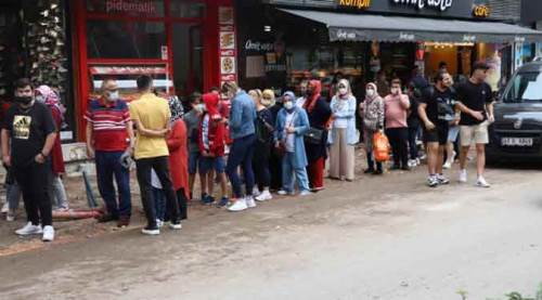 Bu ne indirim, ne bedava ürün kuyruğu!