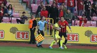 Bu saniyeden sonra saha karıştı