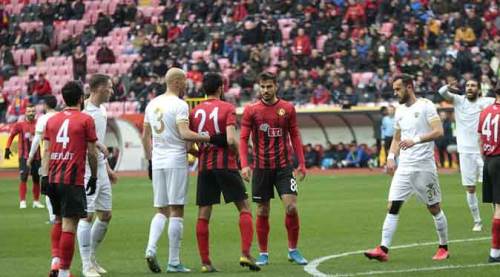 Bu sefer de olmadı! Eskişehirspor: 1 - Akhisarspor: 2 (Geniş özet)