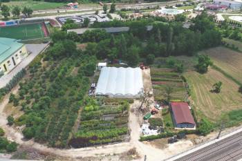 Bu Serada Çevre Atıkları Organik Gübreye Dönüşüyor
