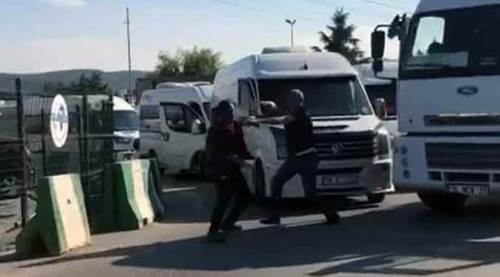 Bu şoförlere öğrenci teslim edilir mi? Akıl almaz anlar...