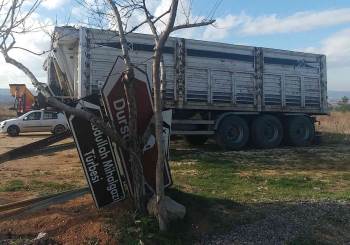 Bu Tabelalar Aylardır Dikilmedi
