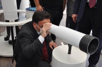 Bu Tır Tüm Türkiye’Yi Gezerek Çocuklara Uzayı Anlatıp Ve Sevdirecek
