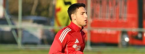 Bünyamin göze girmeye çalışıyor