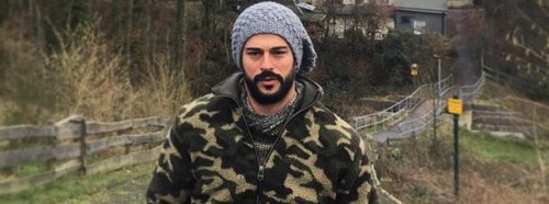 Burak Özçivit, fotoğrafı paylaştıktan 1 saniye sonra...