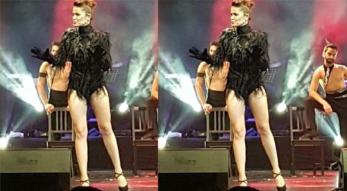 Burcu Biricik'in kıyafeti geceye damga vurdu