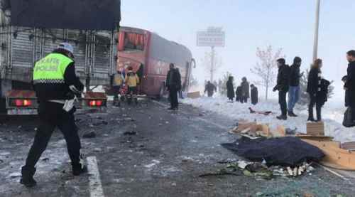 Burdur'da zincirleme kazada 1 ölü, 6 yaralı