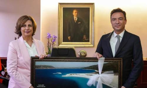 Burdur'un Yeşilova Belediyesi'nden Ayşe Ünlüce’ye ziyaret