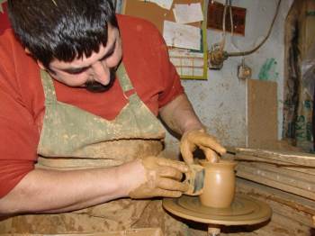 Bursa’Dan Bilecik’E Her Gün Çömlek Yapmaya Geliyor
