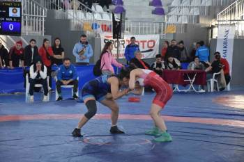 Buse Tosun U20 Kadınlar Güreş Türkiye Şampiyonası Devam Ediyor
