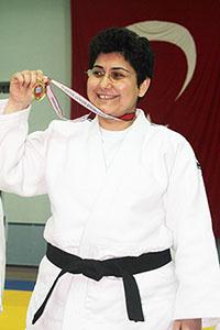 Büşra ve Mesme yüzleri güldürdü