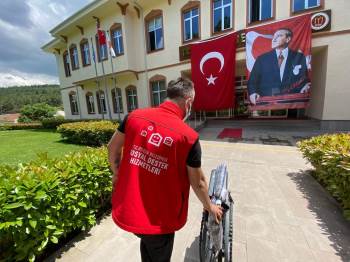 Bütün Bina Girişlerine Yaşlı Ve Engelli Vatandaşlar İçin Tekerlekli Sandalye Konuldu
