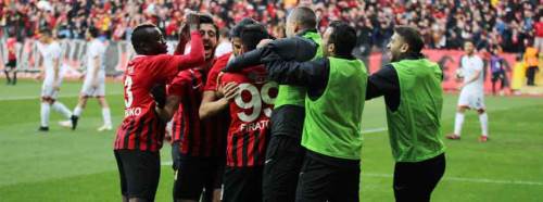 Bütün Eskişehir galibiyete kitlendi