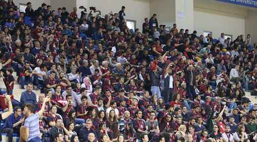 Büyük taraftar salona