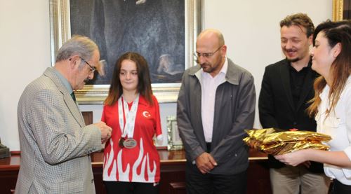 Büyükerşen'den bir 'Cumhuriyet Altın'ı