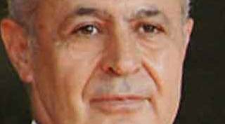 Büyükerşen'e bir tebrik de Sezer'den