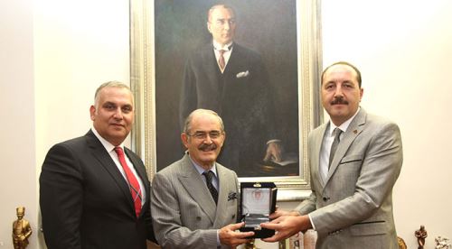 Büyükerşen'e teşekkür plaketi