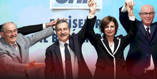 Büyükerşen kendi eserlerine oy istedi!