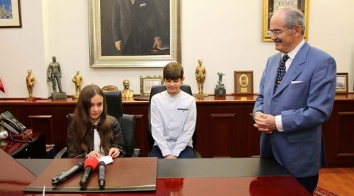 Büyükerşen makamını minik başkana bıraktı