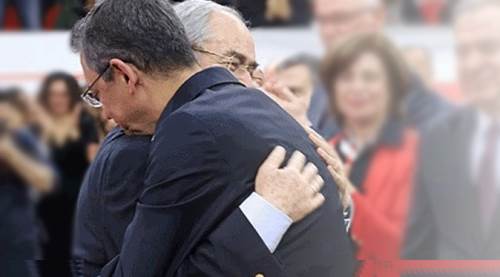 Büyükerşen ve Özel'in duygusal anları: Ağlaya ağlaya...