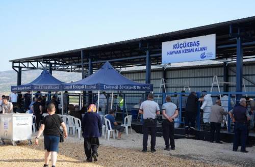 Büyükşehir’den bayramda örnek kesim hizmeti