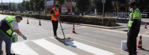 Büyükşehir ekipleri sahada: Yol çizgileri yenileniyor