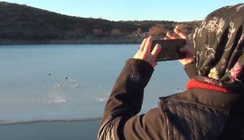 Buz Tutan Kuruçay Göleti İlgi Odağı Oldu
