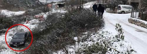 Buz tutan yoldan şarampole uçtu