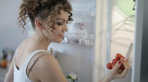 Buzdolabında Saklandığında Zehre Dönüşüyor: Bu 4 Doğal Gıdaya Dikkat!