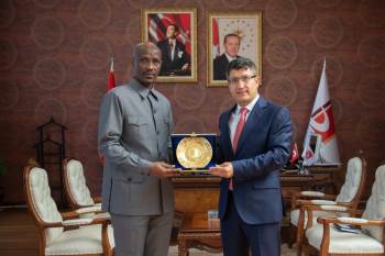Çad Büyükelçisinden Rektör Taş’A Ziyaret
