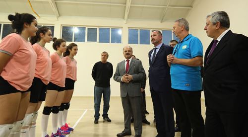 Çakacak’tan voleybolculara ziyaret