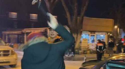 Çakarlı lambayı oğlunun başında parçaladı