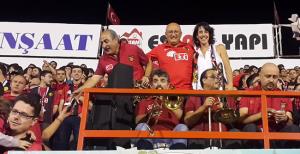 Çakırözer çifti maçı izledi