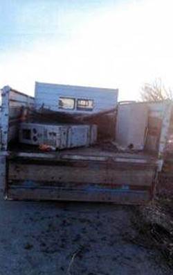 Çaldığı Malzemeleri Kamyonete Yüklerken Yakalandı
