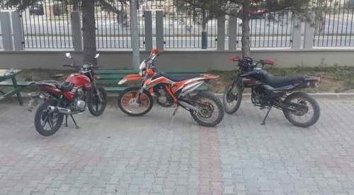 Çaldığı motosikletleri satarken yakalandı