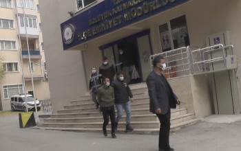 Çaldıkları Kasayı El Arabasıyla Taşıdılar
