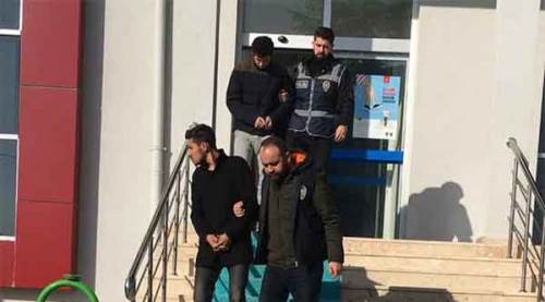 Çaldıkları motosikleti uyuşturucu madde karşılığında sattılar