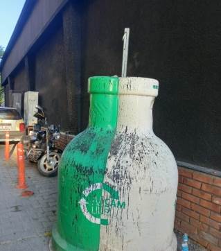 Cam kumbarası duyarsızlık kurbanı oldu