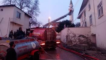 Camide Çıkan Yangın Korkuttu
