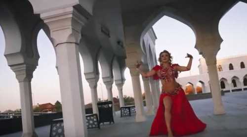 Camide dansöz klibine tepki yağıyor