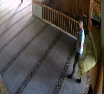 Camide Hırsızlık Kamerada
